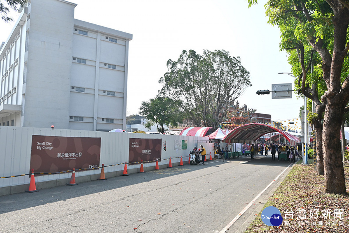 保安宮與舊嘉義菸葉廠轉型的「影視音基地」相鄰／陳致愷攝影