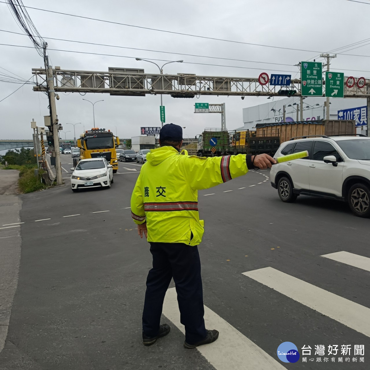 北區養護工程分局義交疏運協勤。<br />

