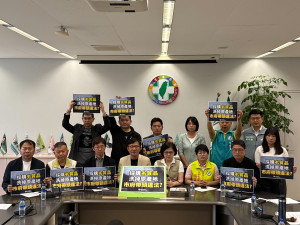 民進黨中市議會黨團呼籲市府說明劣質裝備流向，也盼檢調與政風單位介入調查。