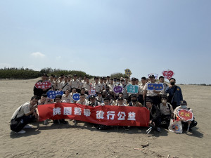 桃園市民政局創全國之先，結合公益服務與役男職訓課程，舉辦首場「民防暨公益淨灘活動。