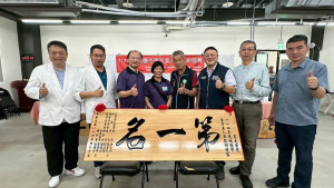 龍潭區農友謝享世，以精湛製茶工藝，勇奪冠軍寶座。