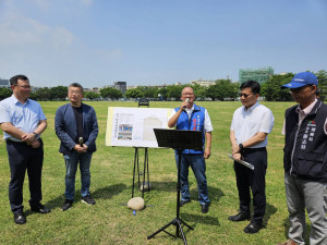 台中市議長張清照積極爭取清水區興建「室內自由車場」。