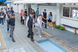 張市長實地了解平鎮游泳池現況。