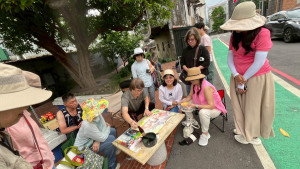 活動安排六場次的藝術家現場示範-劉信義寫生劉家祠。