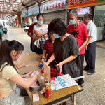 民眾於活動日自備環保袋、環保杯或餐具組等，到3處市集服務台出示並經確認後，即可以100元現金換購面額200元的加倍購票券乙份／翻攝照片