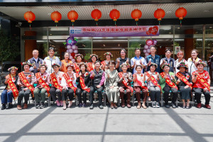 全縣模範母親有16位接受表揚。（縣府提供）