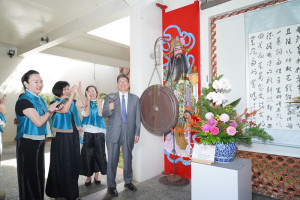 縣長楊文科親自為花藝展開鑼。