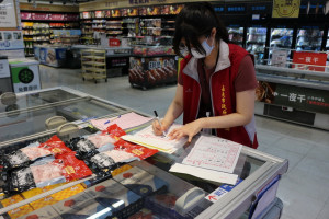 嘉義市衛生局加強市售豬肉抽驗及原產地標示稽查，以捍衛市民食品安全／林詩涵翻攝