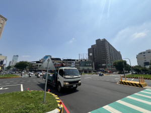 花重金忠明南路道路改善工程 議員批反引發塞車民怨