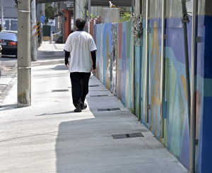 ▲高市永平路及苓中路人行道改善，讓愛河灣岸通行更便捷。