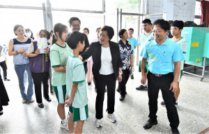 國中教育會考即將登場，彰化縣長巡視考場試務準備。圖／記者鄧富珍翻攝
