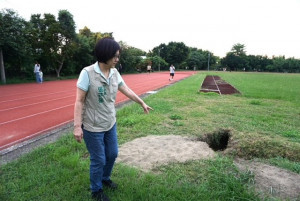 運動場狗洞。林重鎣