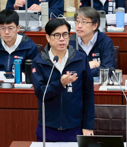 ▲陳其邁表示，從電力供應、土地取得、行政協助等各方面條件來看，高雄可說是最好的選擇，市府會盡最大的努力來進行招商。