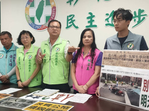 民進黨黨團籲縣府，全面檢視學校周邊交通動線。圖／記者鄧富珍攝