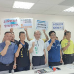 嘉義縣太保市民代表吳宏哲（左四）開記者會呼籲檢調釐清「黃國泰領銜人」陣營不實連署情形，並呼籲反惡霸、挺宏哲／陳致愷攝影