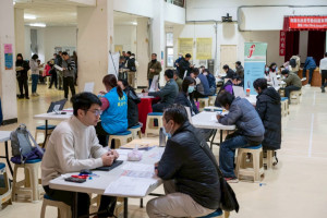 桃竹苗分署將於6月份舉辦14場徵才活動，邀請263家企業參與，釋出近萬個職缺。