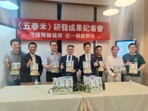 中興大學育成團隊「腎食堂」研發五春米團隊，今在中興大學實習商店發表。