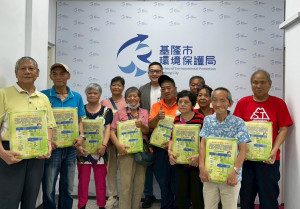 體恤關懷業者辛勞　基市端午佳節贈好米