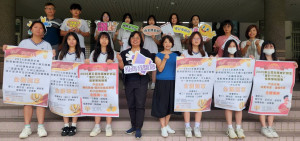 全國會計師盃會計分析達人競賽及全國創新創意與ESG永續小論文競賽獲獎同學與校長(左四)及實習主任(右四)合影。（投商提供）