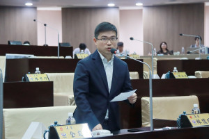 林儒暘議員不希望因嬰托育空間不足讓年輕人更不敢生。（記者扶小萍攝）
