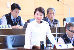 台中市長盧秀燕上月怒批中央官員「不會做就換人做」。