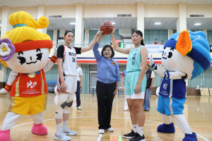 114年全國運動會籃球項目第1場資格賽今天登場，雲林縣長張麗善到場開球／翻攝照片