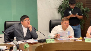 立法院經濟委員會召委蔡易餘昨天邀集經濟部水利署等相關部會，在嘉義縣政府共同考察「布袋第三漁港北側填海造陸」初部構想／翻攝照片