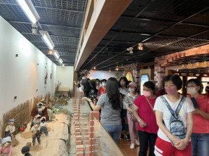 二林農會家政班員參訪大甲區農會稻米產業文化館。（記者陳榮昌攝）