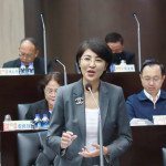 許縣長認為卓院長不該以二分法來處理補助問題。（記者扶小萍攝）