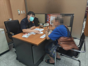 警員阻詐。林重鎣