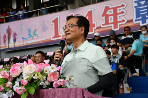 林世賢市長主持運動會開幕典禮致詞超簡短僅說了22個字。圖／記者鄧富珍翻攝