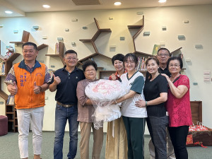 許瑋宸家族自阿嬤到雙親都來祝福。（記者扶小萍攝）