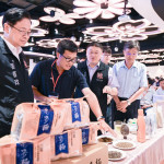 張市長視察農產品。