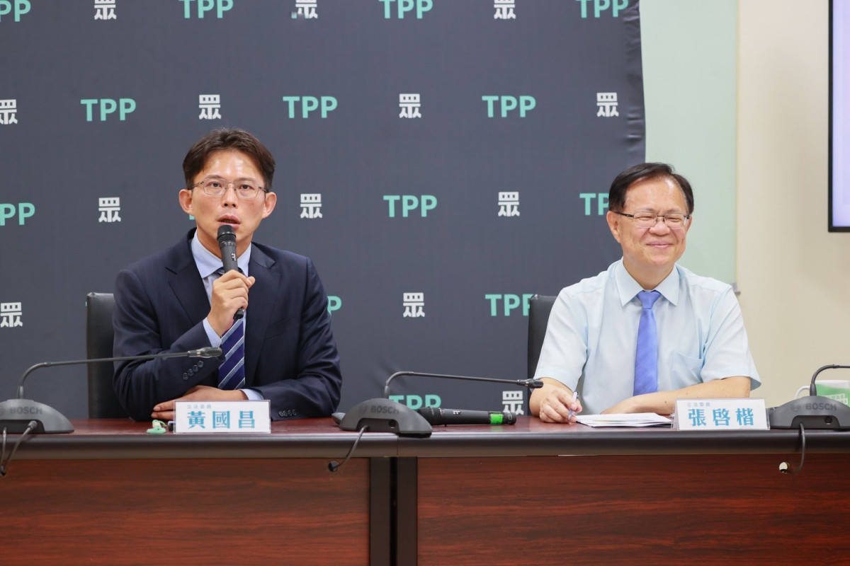 台灣民眾黨立法院黨團總召黃國昌（左）與副總召張啓楷（右）。（圖／台灣民眾黨）