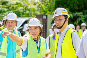 張市長視察楊梅區高新街路口瓶頸打通延伸工程進度。