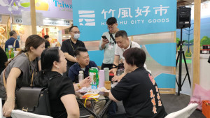洽談廠商對新竹市商品讚不絕口，皆希望深入了解。