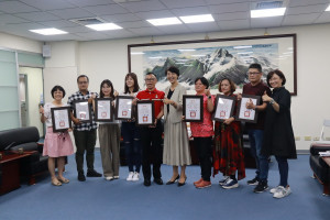 許縣長表揚績優民政人員。（記者扶小萍攝）