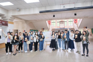 竹縣府積極推動客語認證，今年初為縣府設置考場，共60名員工率先應試。