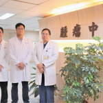 右：血液腫瘤科醫師施霽修中：骨科醫師陳奕舟 左 ：放射腫瘤科醫師高永碩（桃園醫院提供）