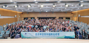 僑務委員會8日在臺北舉辦「臺灣華語教學國際高峰會」，吸引近300位來自美洲、歐洲、亞洲、大洋洲等地的華語教學工作者返臺參與。