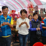 許縣長林議員張市長等都來上香祈福。（縣府提供）