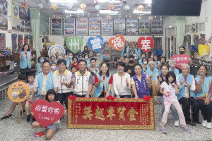 許縣長特頒匾祝賀。（縣府提供）