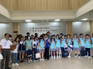 大園區議員徐其萬及大園國中生等60人，參加交通科技執法中心舉辦「遊樂翻轉夏令營」。