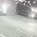 鳳梨座車行經嘉義市博愛路二段時遭騎機車男子持槍射擊／民眾提供
