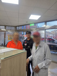 失智老翁街頭徘迴　頭份警熱心助返家