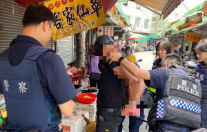 警方逮捕涉案賀男／陳致愷翻攝