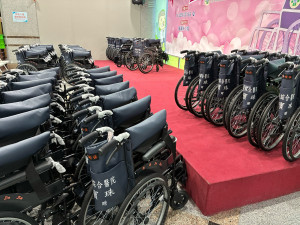 童寶珠小姐在自己能力可及範圍內捐贈輪椅一批，讓更多民眾就醫無礙。
