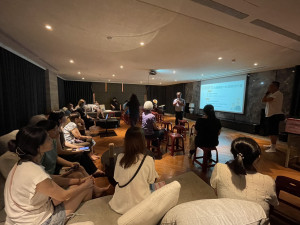 竹市府進行大腸癌篩檢宣導及說明。