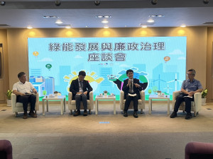 座談會與談人何文欽廠長(左起)、郭銘峰教授、李俊毅主任檢察官、王肇強科長