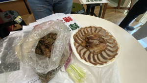 至少16人吃了烤鴨店的鴨架及片肉上吐下瀉。
